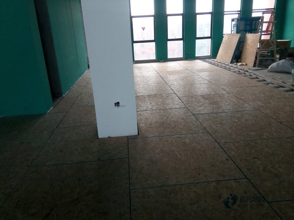 楓木運(yùn)動籃球地板多少錢一平米？