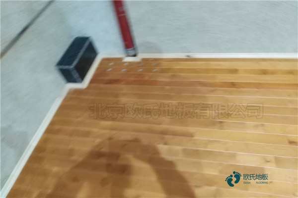 柞木籃球場實木地板怎么維修?